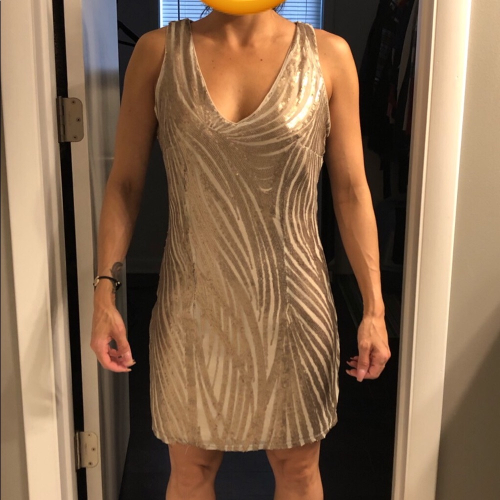 Dress - Picture 3 of 4